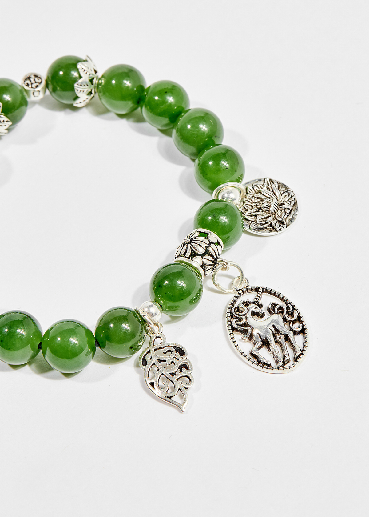 Vòng tay phong thủy đá ngọc bích charm ngựa 10mm mệnh hỏa , mộc - Ngọc Quý Gemstones
