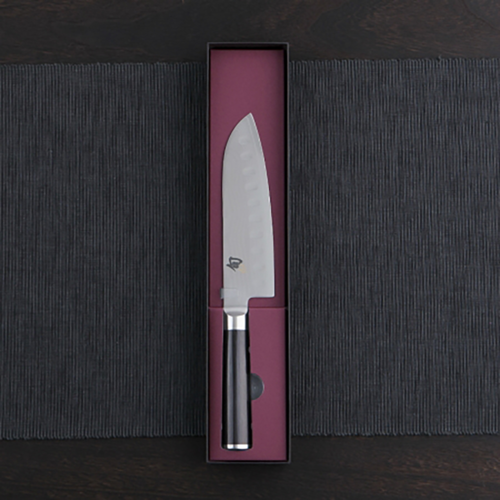 Dao bếp Nhật cao cấp Shun Classic H.G. Santoku - Dao thái đa năng thép Damascuss 33 lớp DM0718 (180mm)