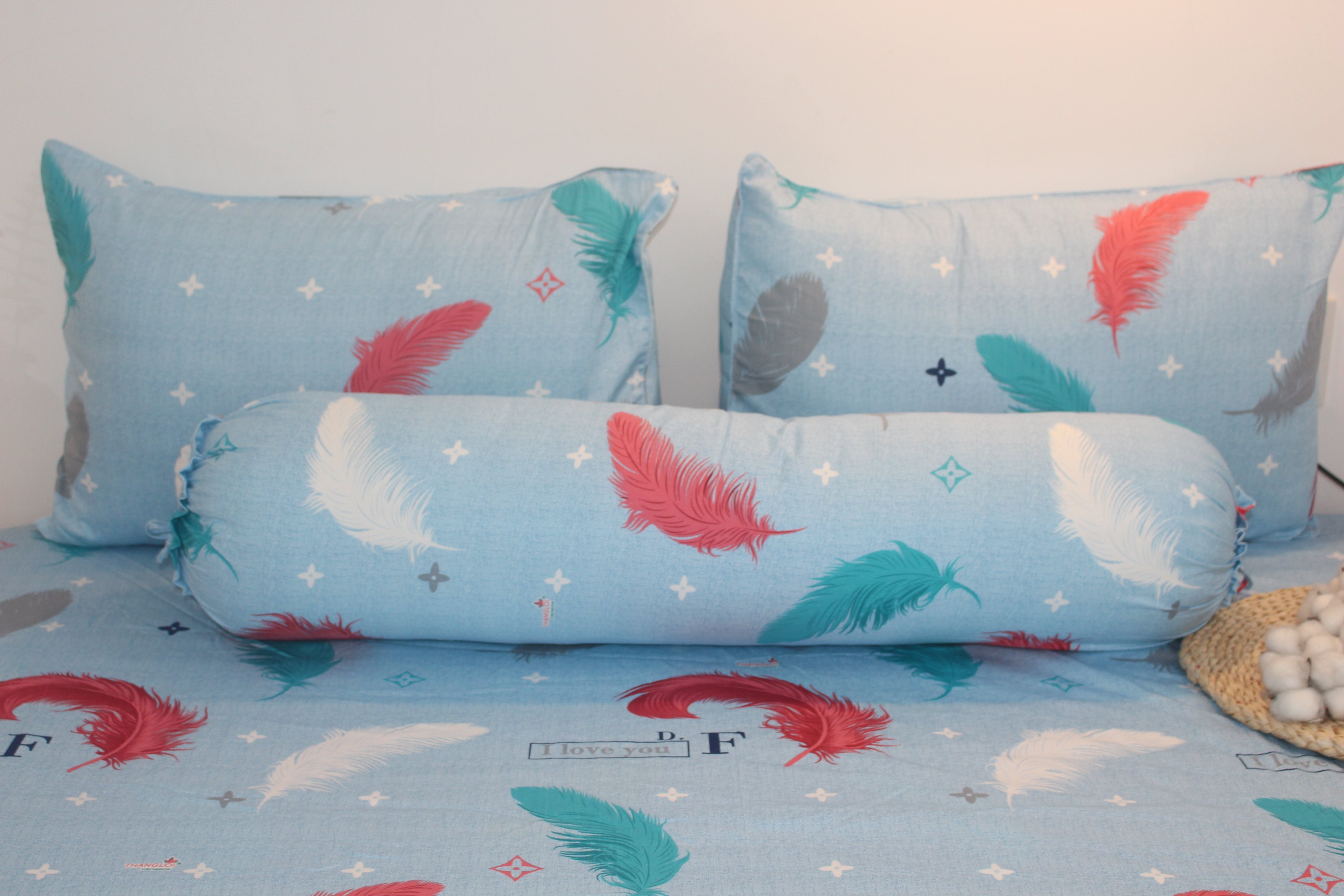 Bộ Drap Gối Cotton - Mẫu Lông Vũ Nền Xanh - vải dày dặn, mát mẻ, siêu thấm mồ hôi
