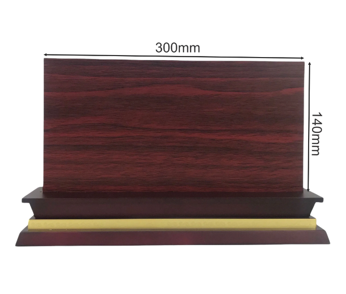 Bảng chức danh đế gỗ hoa văn DG07-B 330x60mm có mặt mica vân gỗ 294x140mm dày 3mm