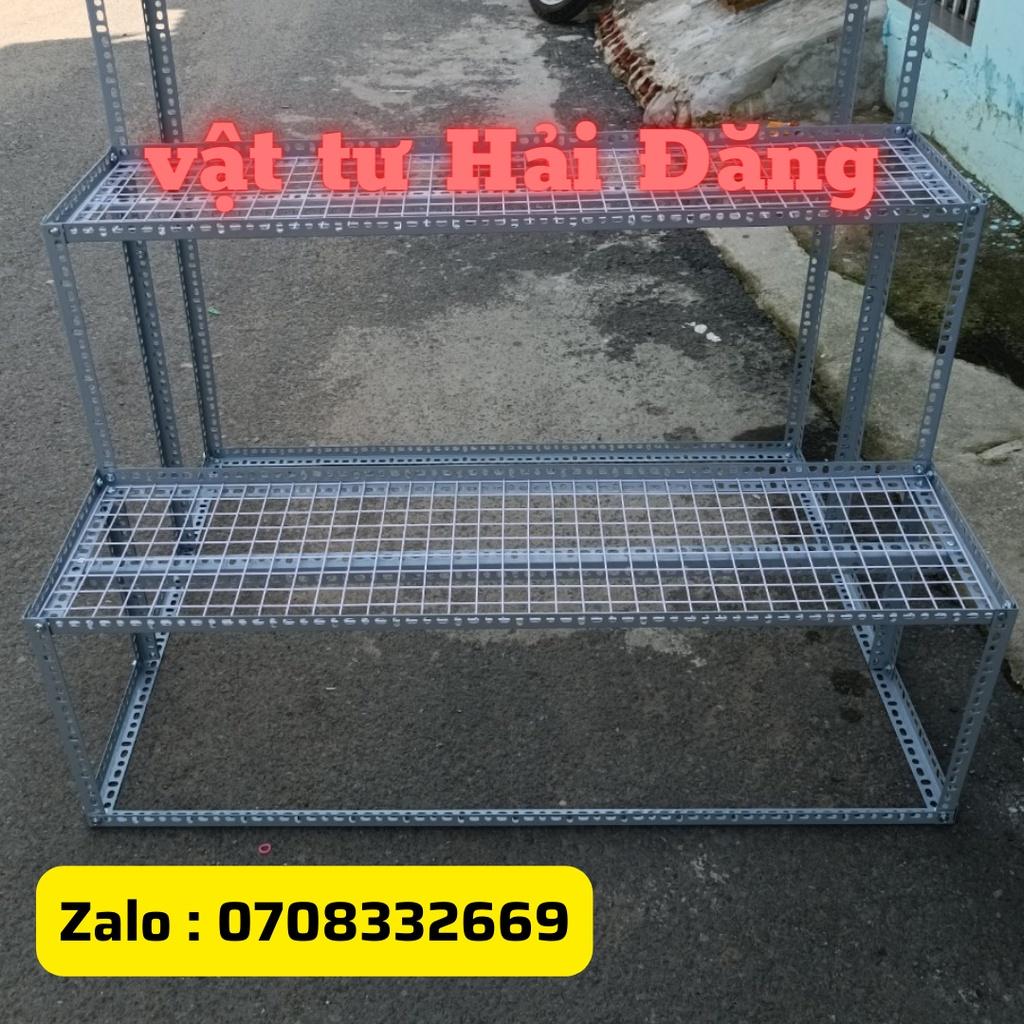 Kệ sắt bậc thang 3 tầng vỉ lưới ô vuông,giá,kệ đang năng nhiều kích thước,có bánh xe
