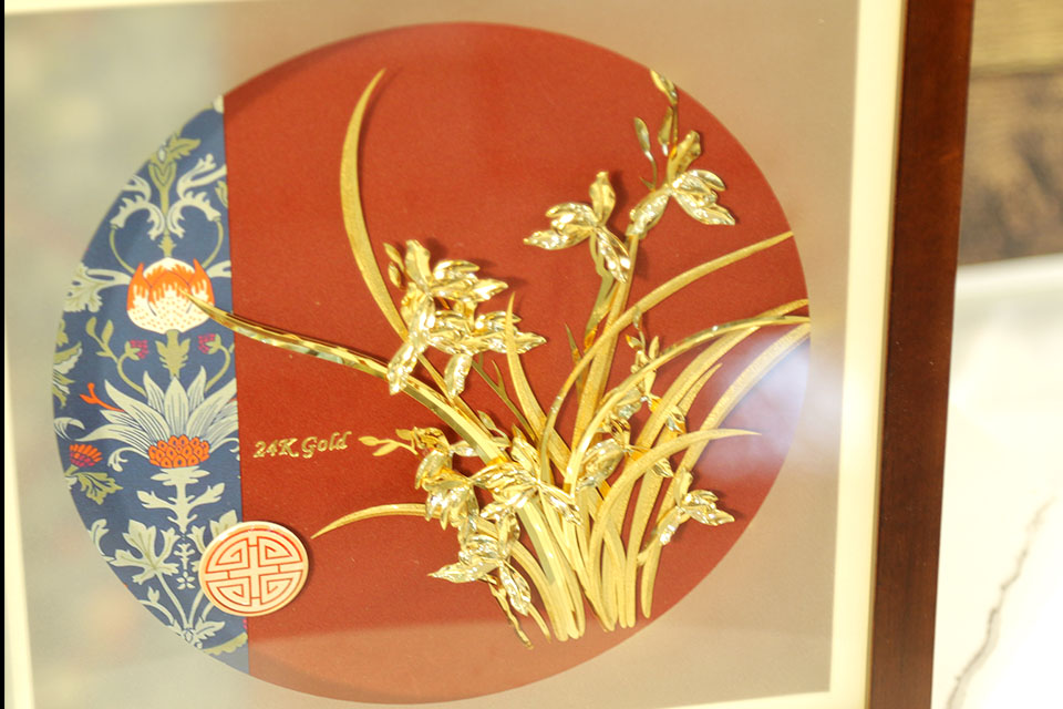Quà tặng tân gia - Tranh hoa Địa Lan dát vàng 24k