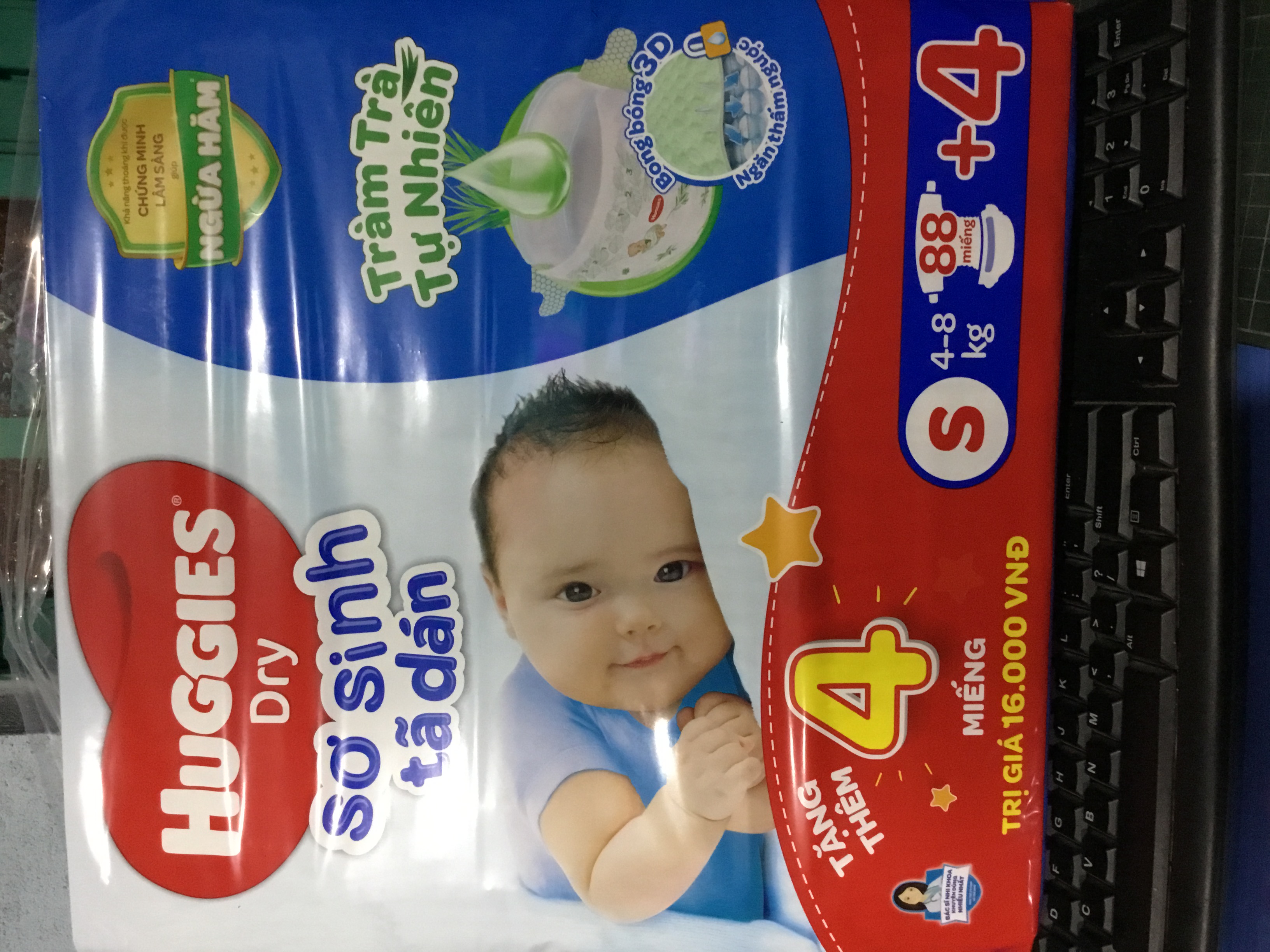 Sỉ- Tã dán Huggies S88-Tặng thêm 4 miếng- Tràm trà tự nhiên ngừa hăm- Cho bé từ 4-8kg - HSD luôn mới