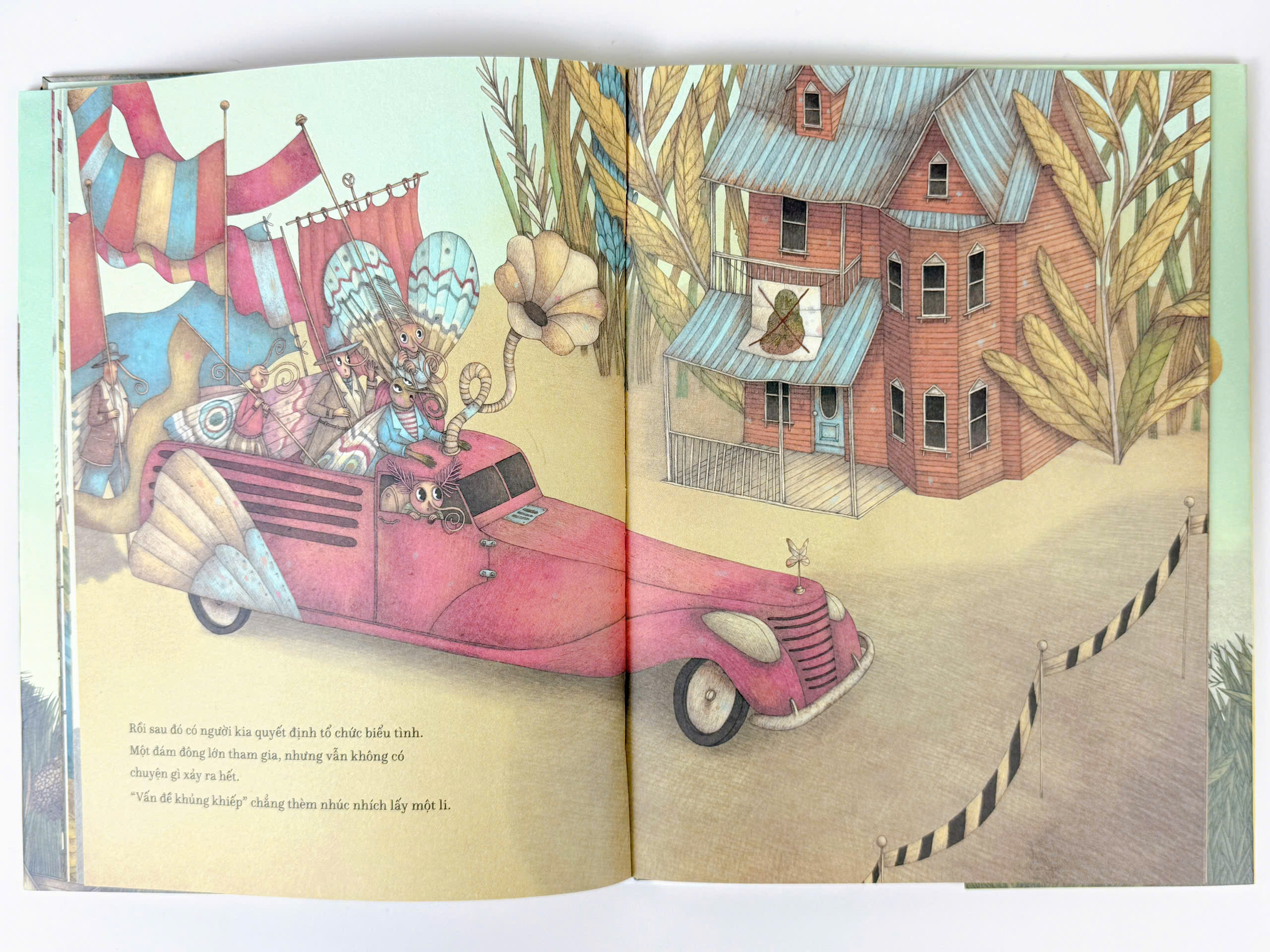 Sách - To như trái núi, nhẹ tựa lông hồng (tranh truyện ngụ ngôn hiện đại) - Crabit KidBooks
