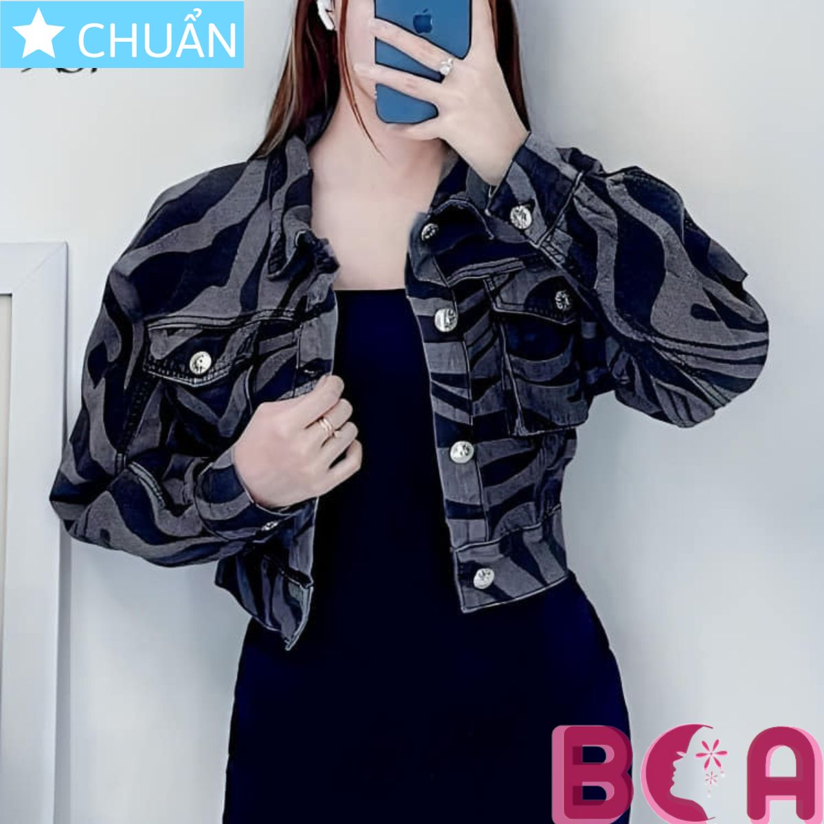 Áo khoác Jeans lửng nữ K31 màu đen ROSATA tại BCASHOP họa tiết độc đáo & thời trang, khẳng định gu & đẳng cấp riêng bạn