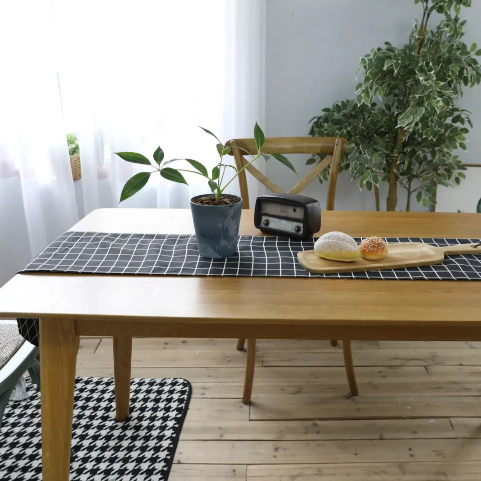 Khăn trải bàn table runner vải bố - Họa tiết Caro đen - mẫu A02