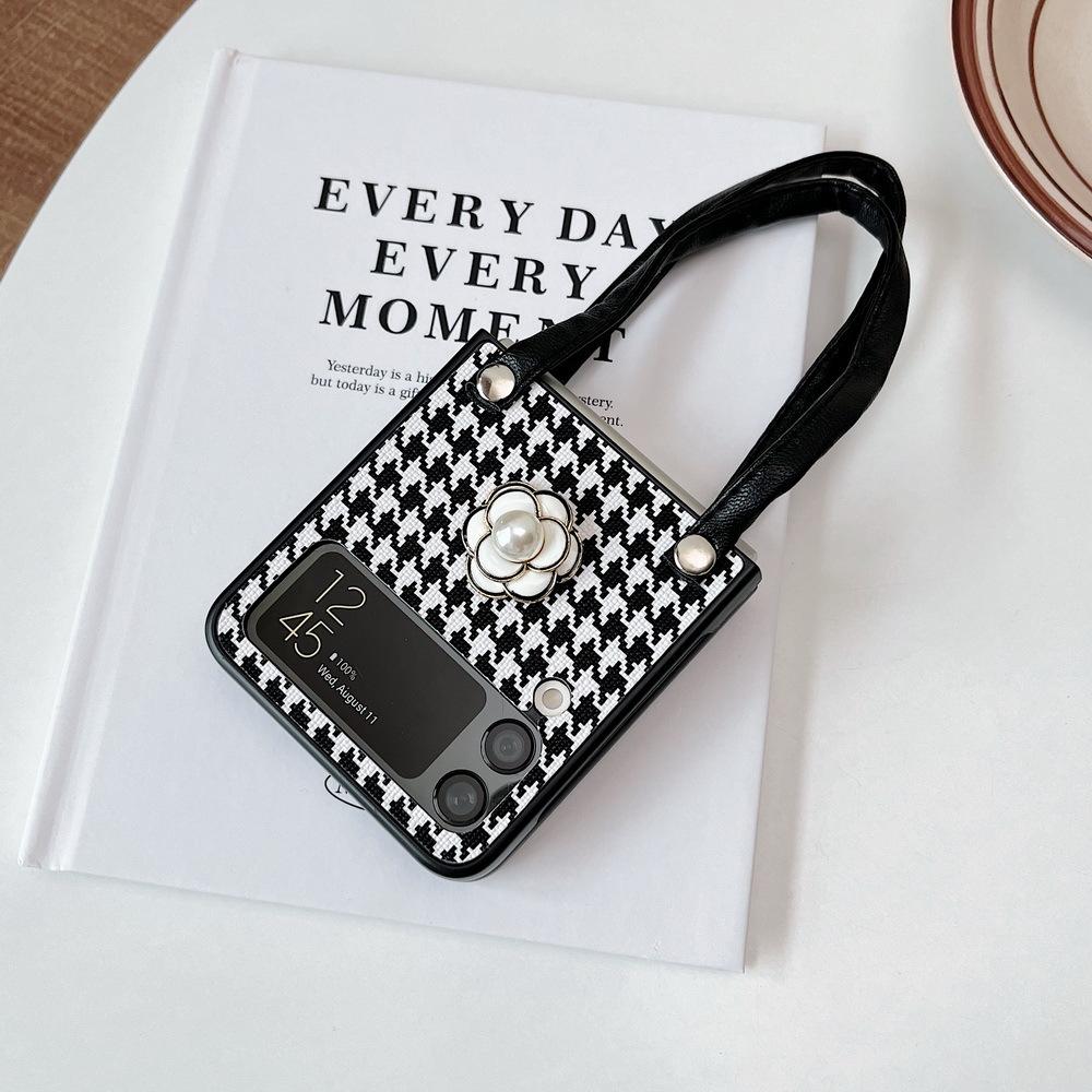 Ốp Lưng Cho Samsung Z Flip 4 Cao Cấp Họa Tiết Houndstooth Có Dây Da Xỏ Tay - BUM STORE GALAXY CASE