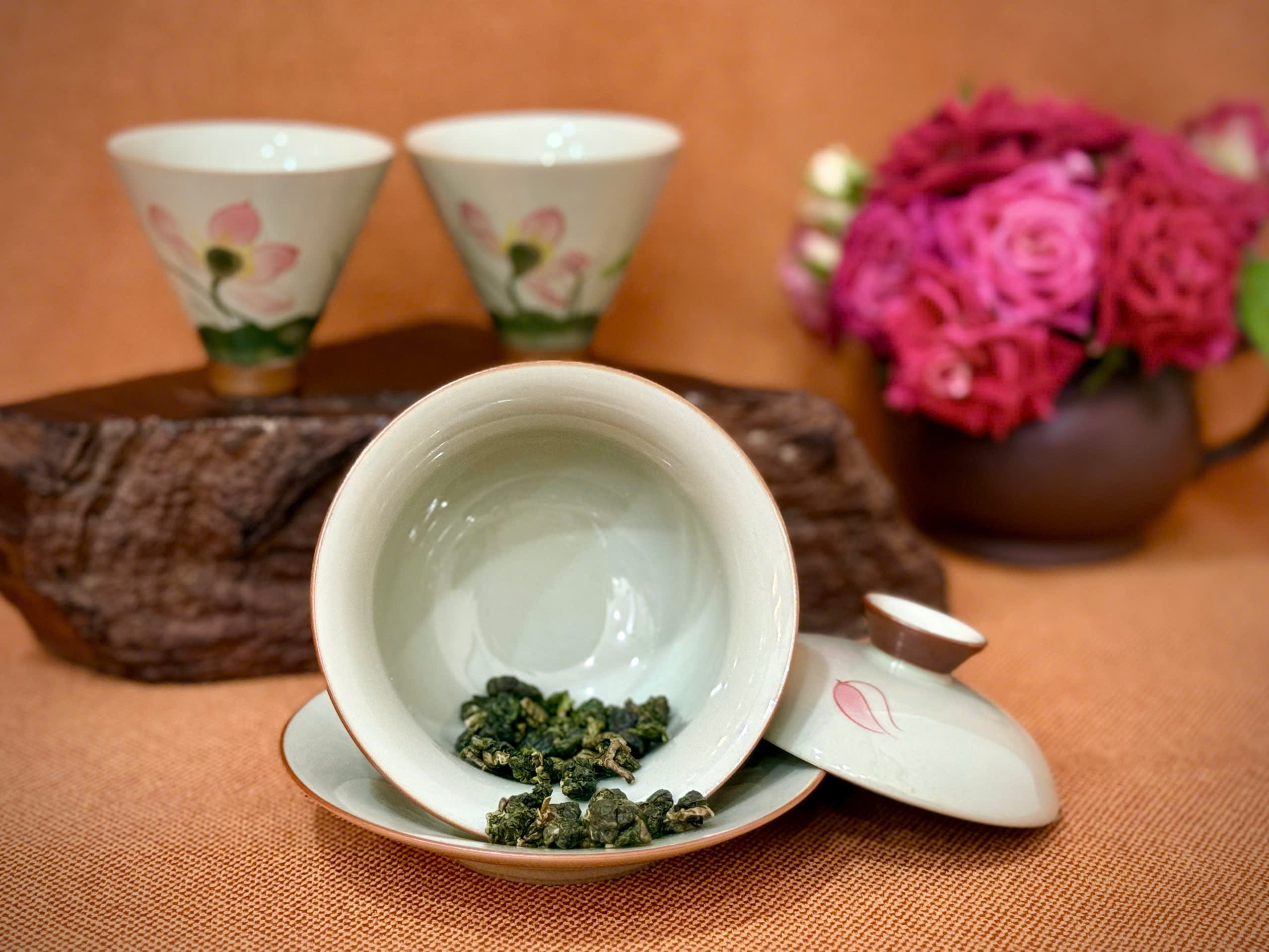 BỘ CHÉN KHẢI SỨ HỌA TIẾT HOA SEN VẼ TAY 4 CHI TIẾT - GAIWAN