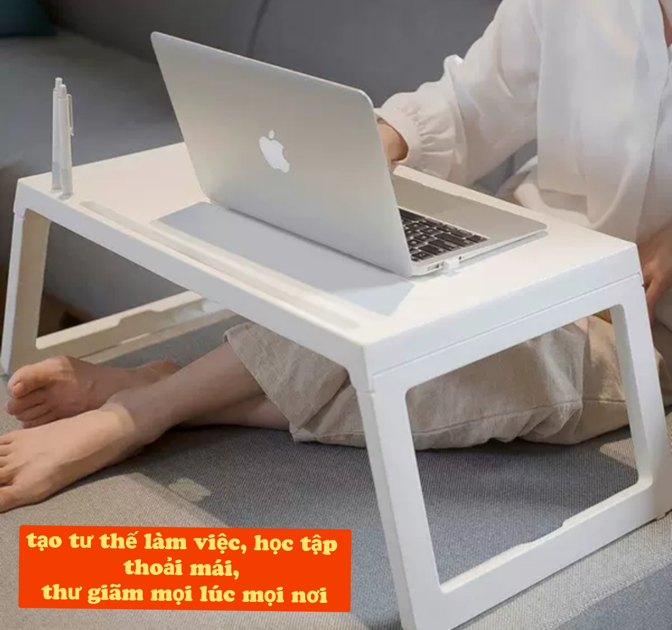 Bàn làm việc, đọc sách gấp gọn bàn học sinh - sinh viên có khe để ipad và cắm bút sử dụng gọn gàng