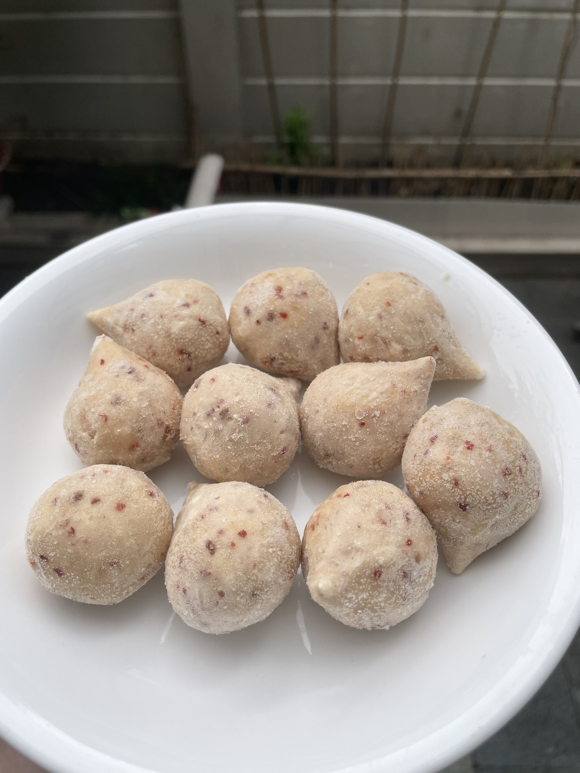 Cá viên tứ xuyên nhân thịt gà Malaysia EB thượng hạng - 200g/ gói - Viên thả lẩu đông lạnh - Hàng nhập khẩu Malaysia