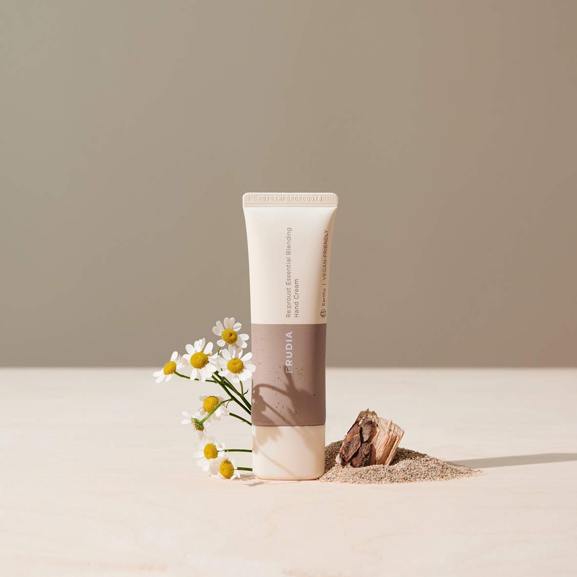 Kem Dưỡng Tay Frudia Re:proust Essential Blending Earthy Từ Dầu Đàn Hương & Dầu Hoa Cúc 50g