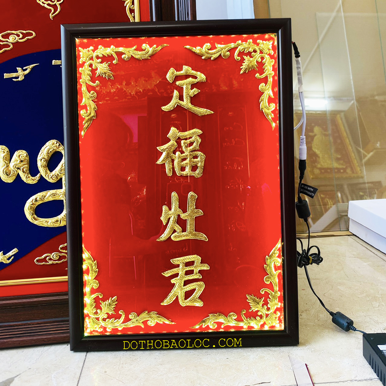 Bài vị Ông Táo dát vàng cao 47cm, ngang 33cm  - 1 hàng chữ, Khung gỗ cao cấp