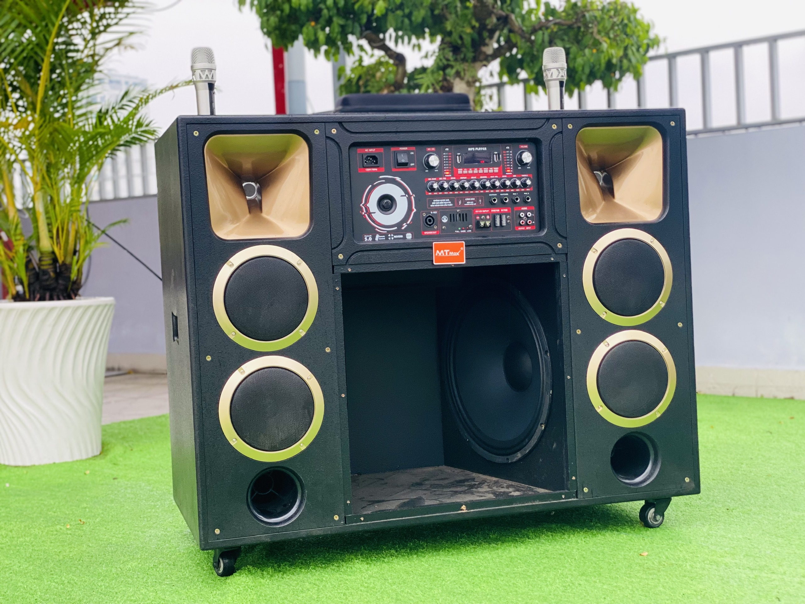 Loa Kéo Karaoke Cao Cấp MTMAX BK56PRO, Công Suất 1000W Mạnh Mẽ, Âm Thanh Cực Căng, Trang Bị 2 Bass Đôi 40, 4 Trung, 2 Treble Đảm Bảo Âm Thanh Đầu Ra Sống Động, Thích Hợp Karaoke, Sự Kiện Chuyên Nghiệp, Kèm 2 Micro Cao Cấp, Hàng Chính Hãng