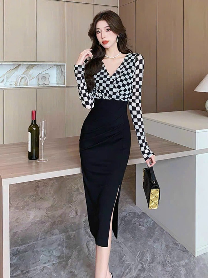 Đầm Body Xẻ Tà Phối Họa Tiết Cổ Đắp Chéo Tay Dài