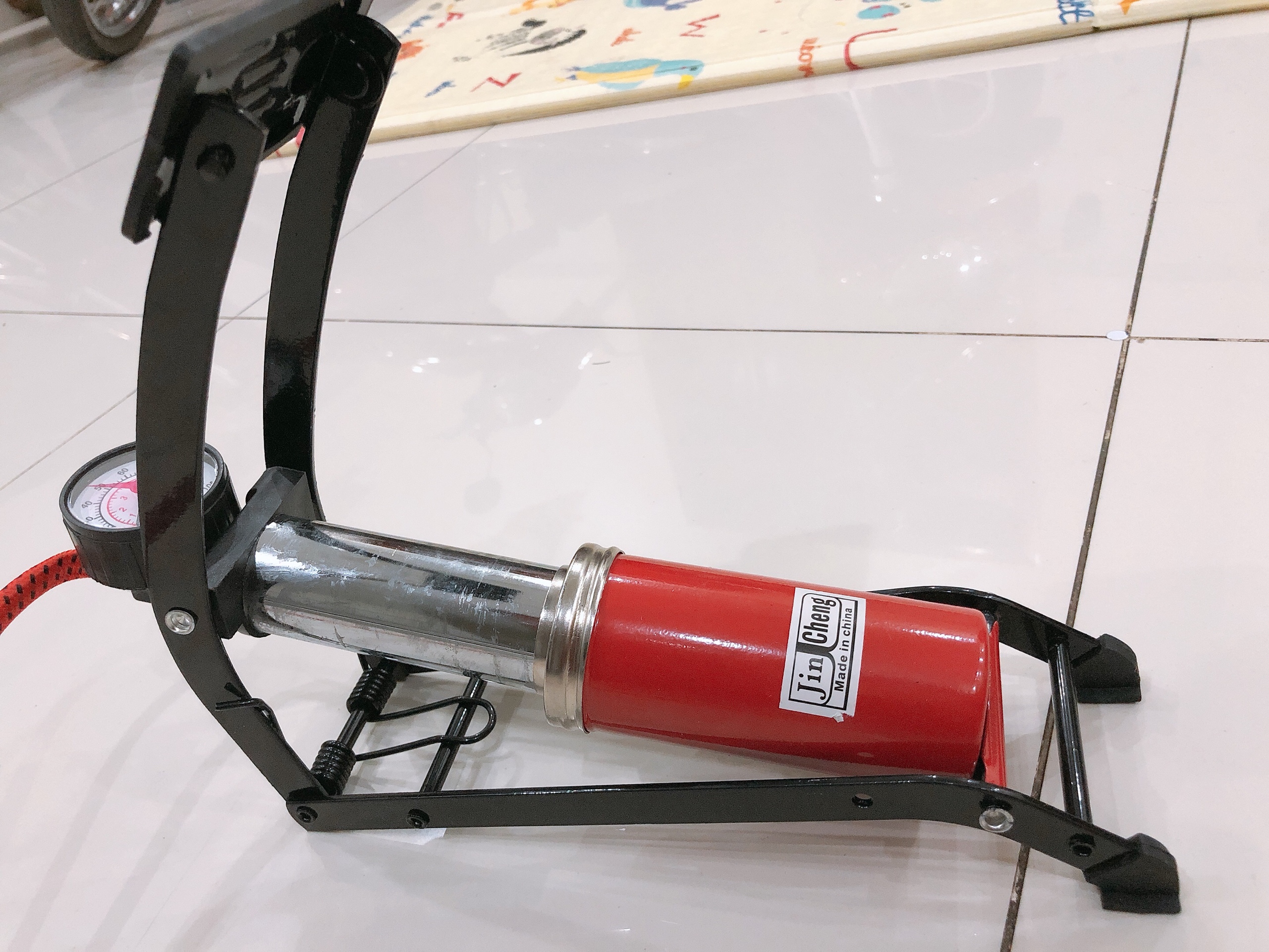 Dụng cụ bơm hơi bánh xe đạp chân đa năng mini dùng cho xe đạp, xe máy
