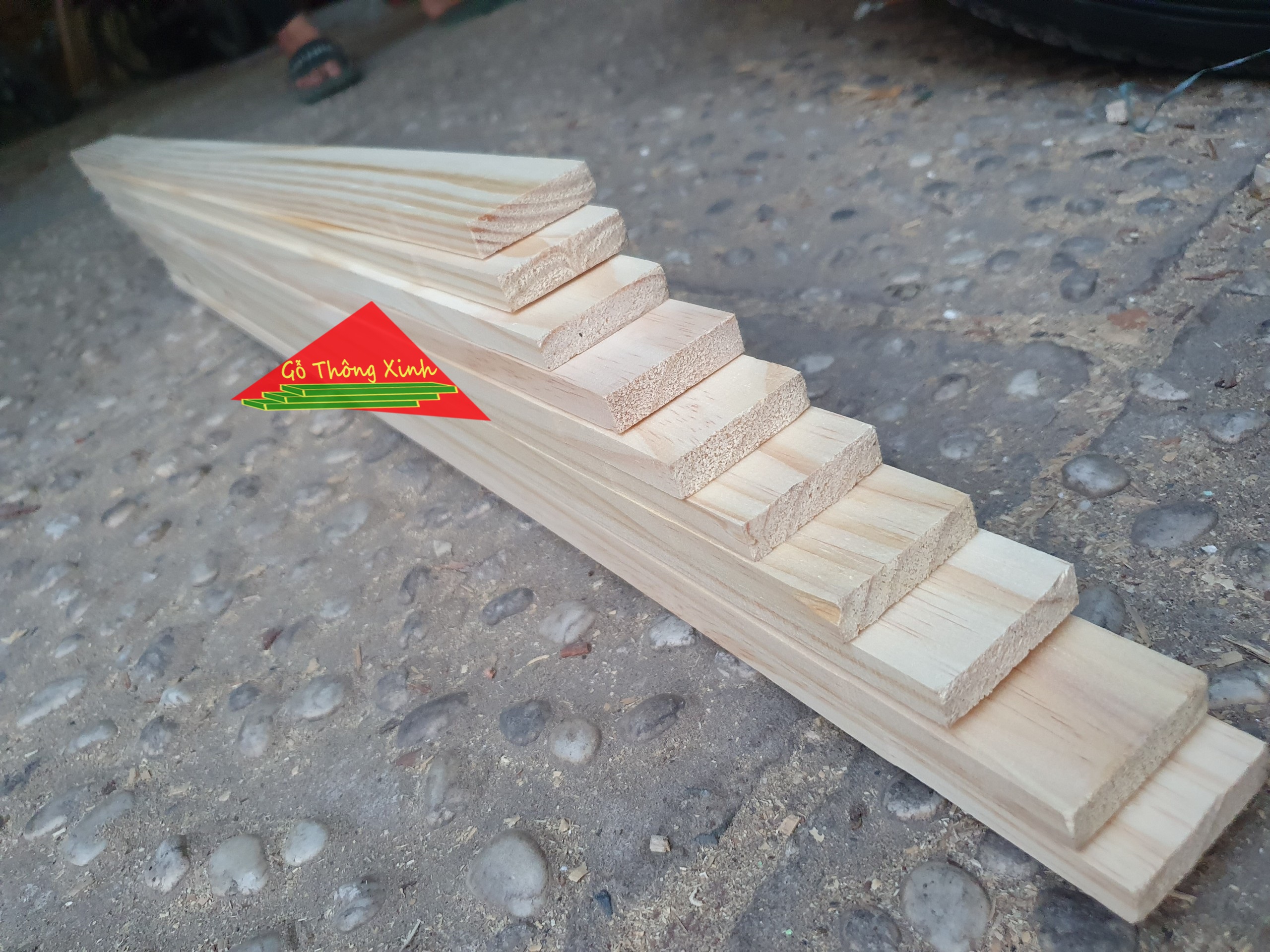 Thanh gỗ thông dày 1cm,rộng 4cm,dài 80cm dùng làm nẹp,khung viền,đóng kệ,đóng vật dụng,trang trí,DIY