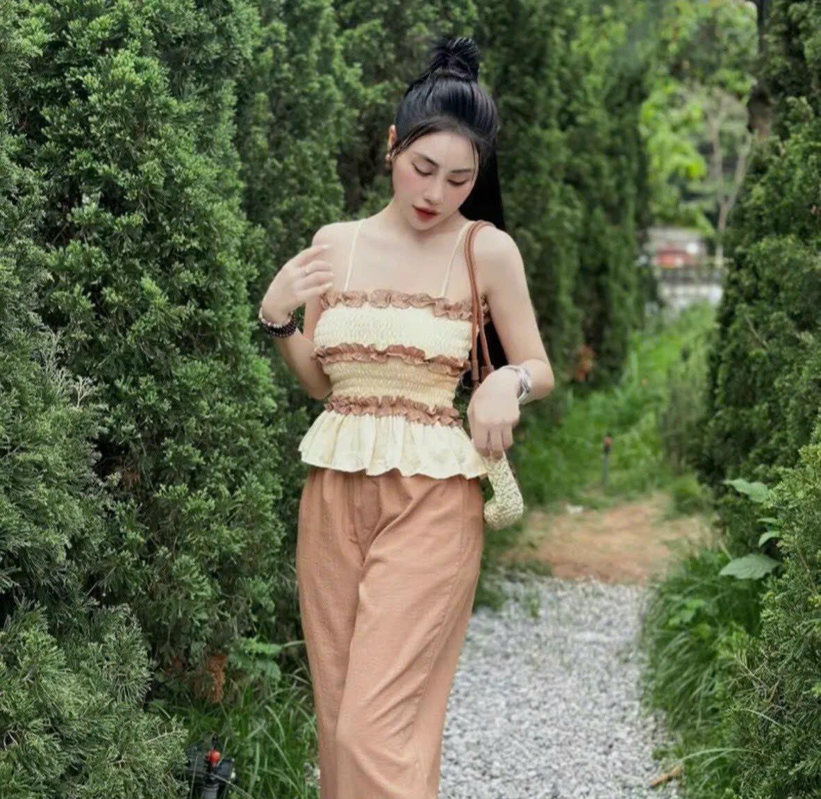 SET ĐI CHƠI, SET 2 MÓN ÁO CÚP NGỰC 2S BÈO NHÚNG PHỐI QUẦN SUÔNG ỐNG RỘNG CỰC KUTE