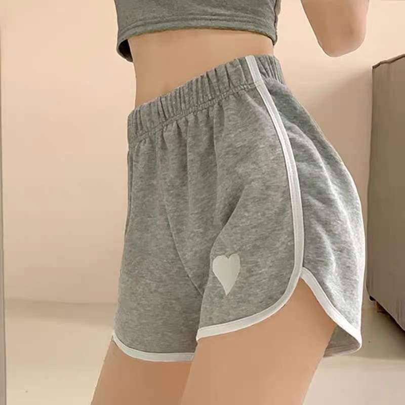 Quần Short Nữ Dáng Thể Thao In Trái Tim Chạy Chỉ Viền