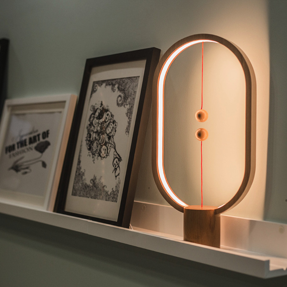 Đèn led trang trí Heng Balance Lamp ellipse gỗ B2-ST2213