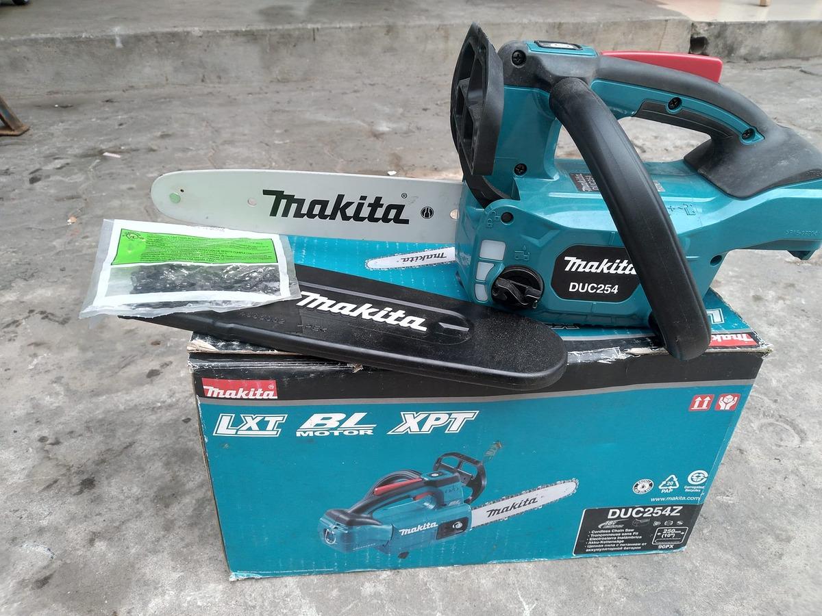 MÁY CƯA XÍCH DÙNG PIN 18V MAKITA DUC254Z - HÀNG CHÍNH HÃNG