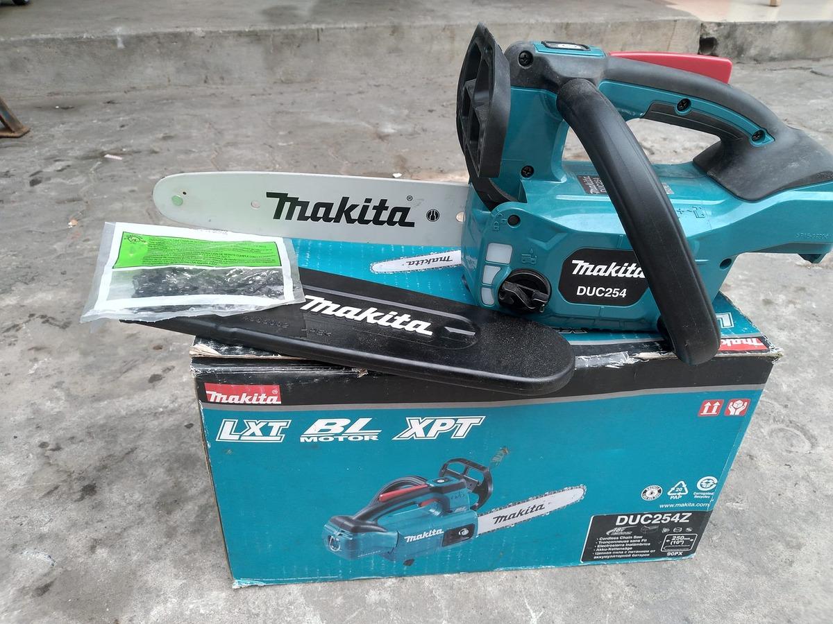 MÁY CƯA XÍCH DÙNG PIN 18V MAKITA DUC254Z (KHÔNG KÈM PIN VÀ SẠC) - HÀNG CHÍNH HÃNG