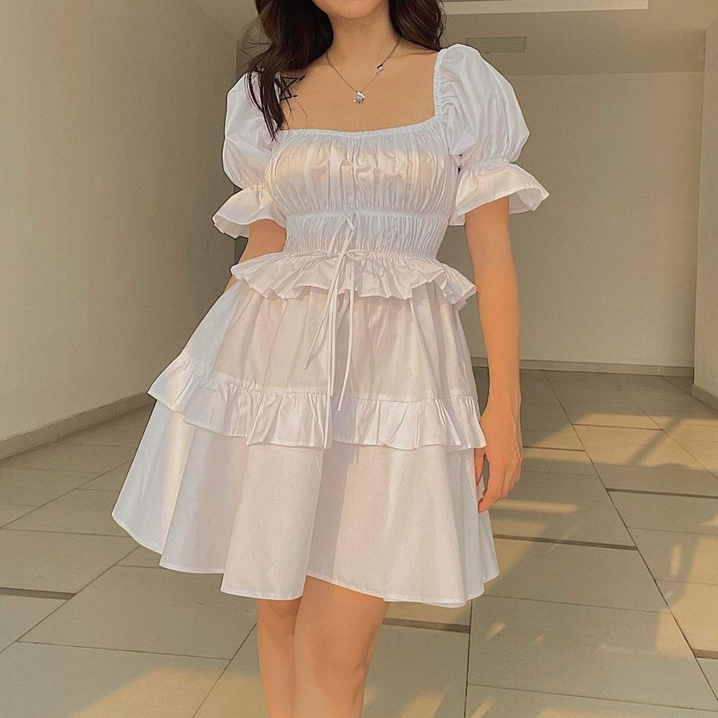 KIOBI – Đầm Artemis form mini ôm ngực, eo nhún thun, tay phồng,tùng xòe lai 2 tầng bèo,vải kate silk trắng - KID2112476T