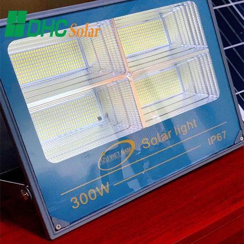 Đèn pha năng lượng mặt trời 300w