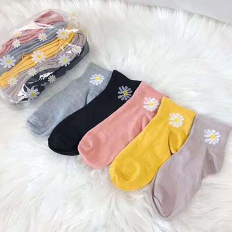 Combo 10 đôi tất  hoa cúc , gấu nữ ,cổ ngắn nhiều màu dễ thương vải cotton , khử mùi , kháng khuẩn kèm túi dây rút xinh xắn cute cho phái nữ