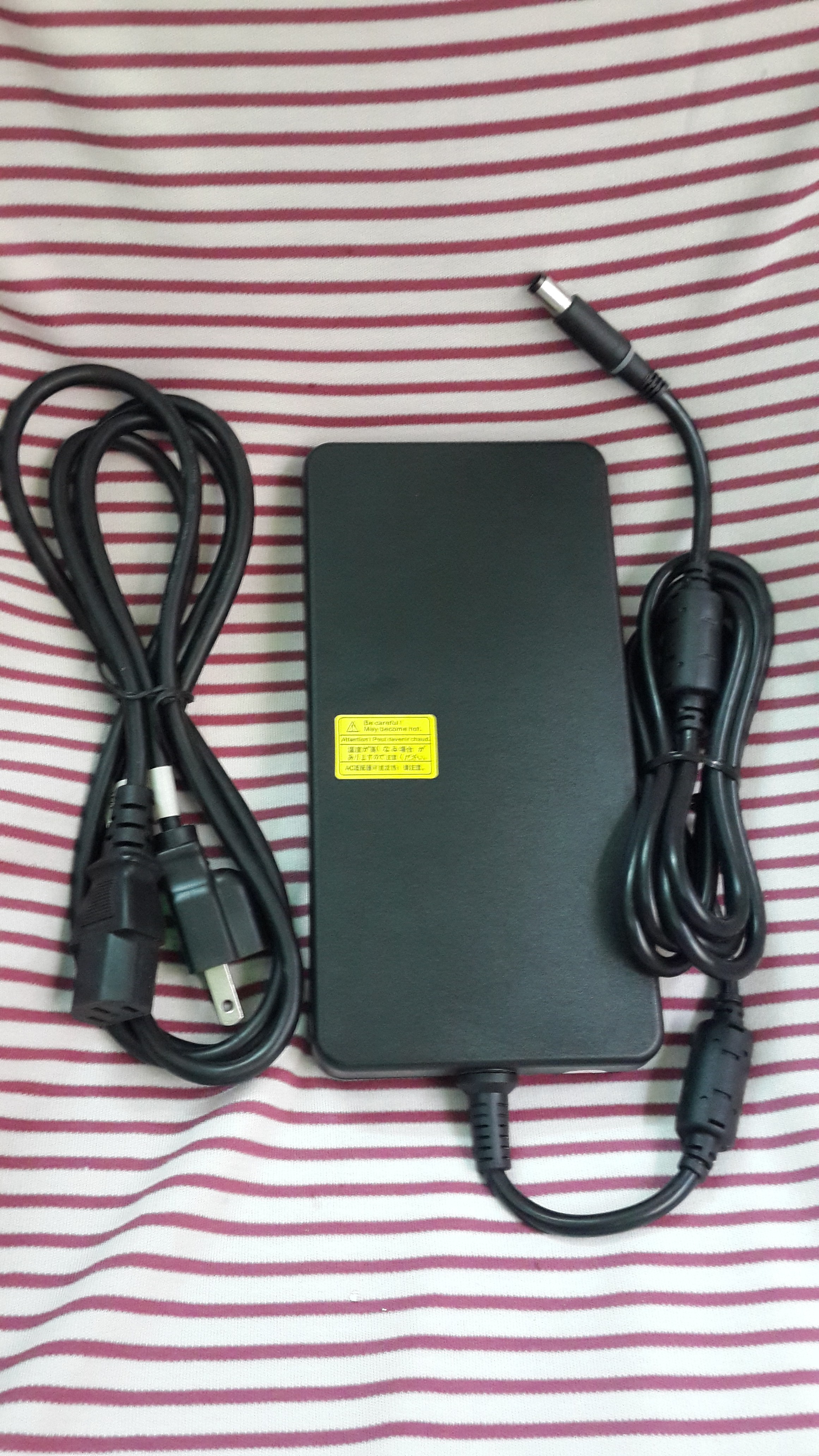 Adapter sạc laptop Dell 240w (19.5v-12,3A) Slim, kim to 7.4mm x 5.0mm dùng cho laptop Dell Alienware M14X, M15x, M17x, M17x R3, Dell Precision M4600, M4700, M6300, M6400, XPS L702X - Hàng chính hãng