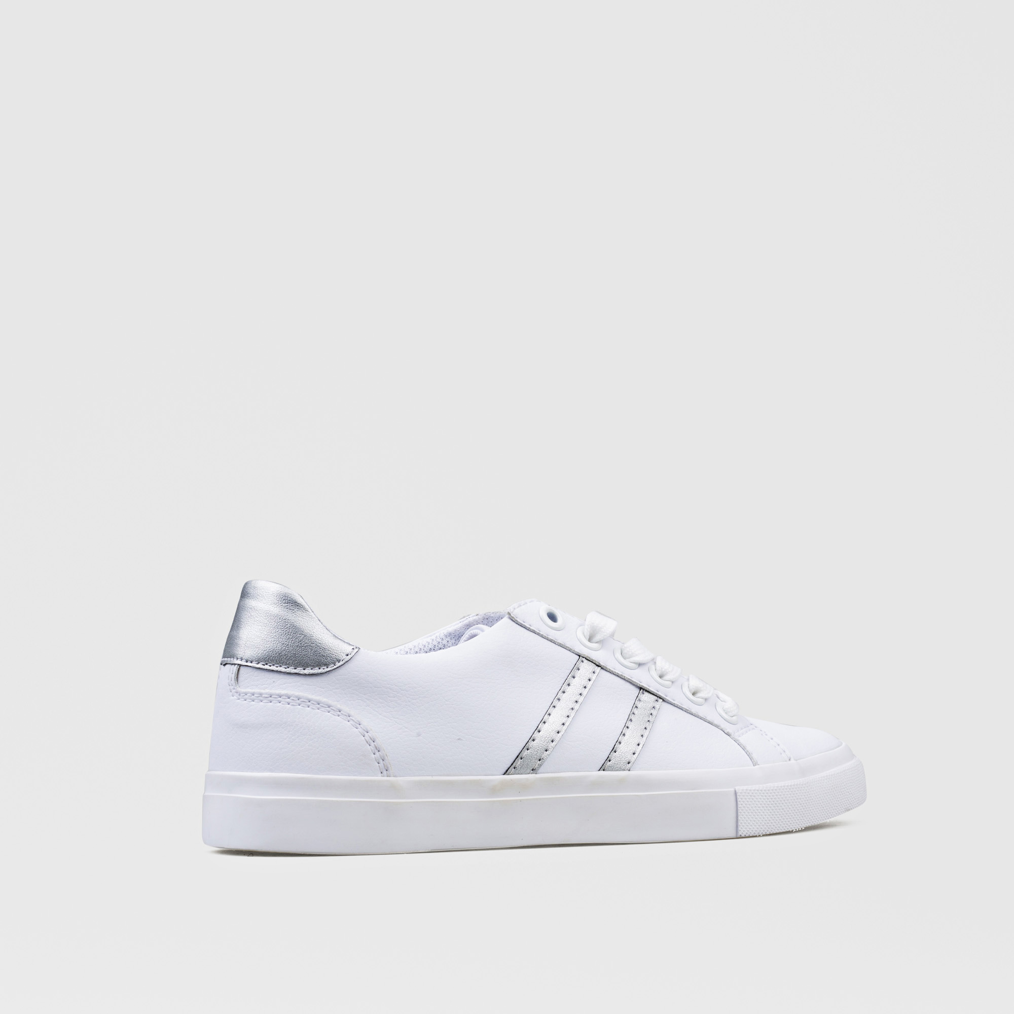 Giày sneaker nữ đế bằng ChristinA-Q GTT122