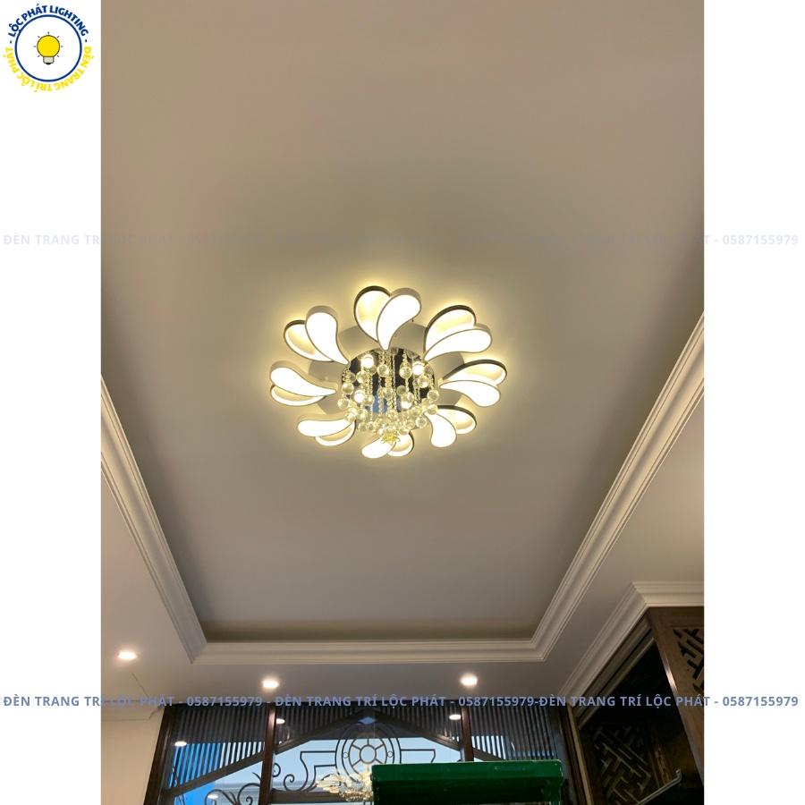 Đèn trần, đèn ốp trần 8 cánh tim thả pha lê hiện đại trang trí phòng khách kèm khiển 3 chế độ ánh sáng