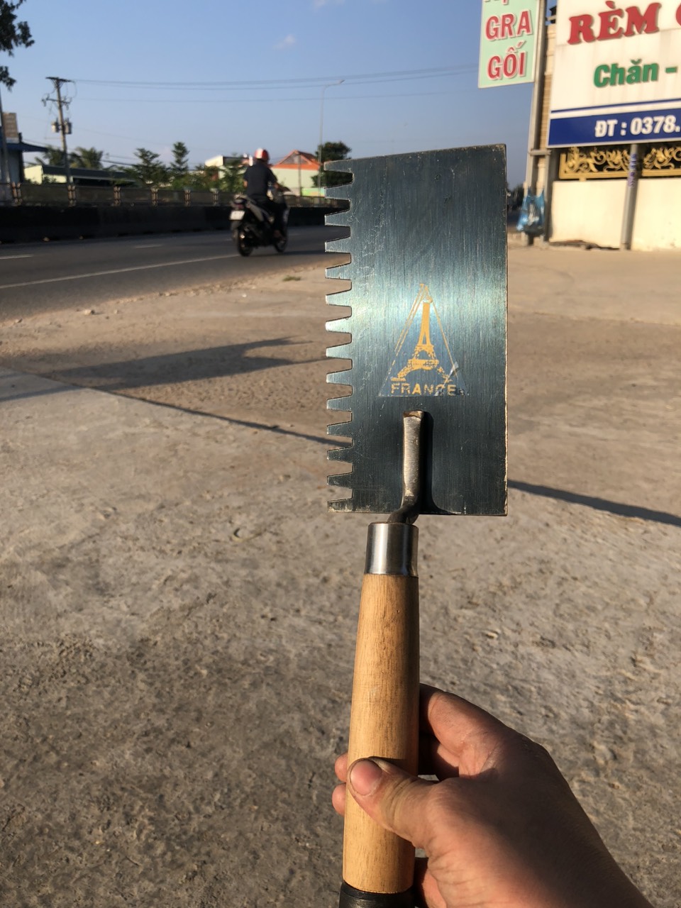 Bay răng cưa chuyên dùng để ốp lát gạch có cả tay trái và tay phải