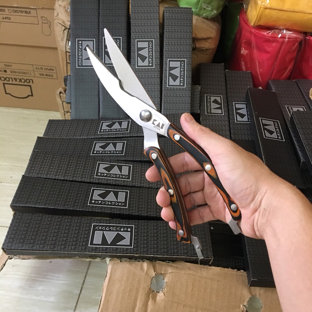 Kéo cắt gà KAI xuất xứ Nhật Bản cán gỗ, lưỡi thép không gỉ 24.5cm