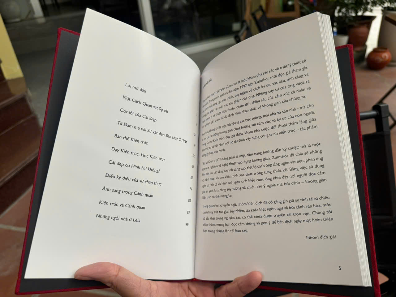 (Bìa vải, In màu) SUY TƯ KIẾN TRÚC – Peter Zumthor – NXB Xây Dựng