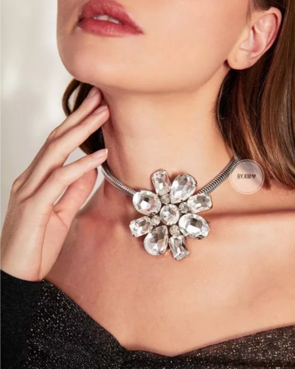 Choker đá hoa bản to xuất sắc lắm lun