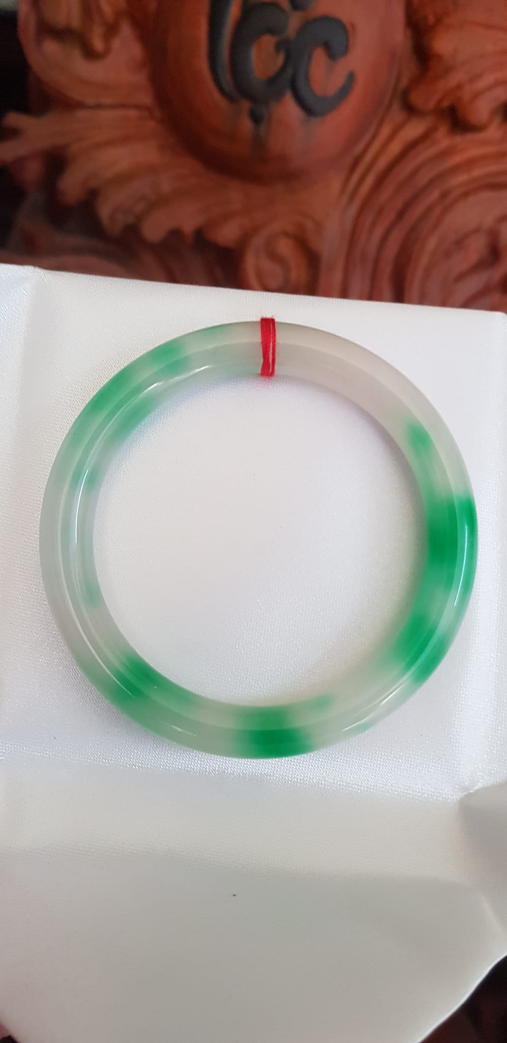 Vòng tay nữ đá Cẩm Thạch tự nhiên mới TR LÝ A Sịn 52mm x chột 8mm Vòng màu trắng vân xanh lý bóng đẹp nữ 50kg - 54kg đeo ạ