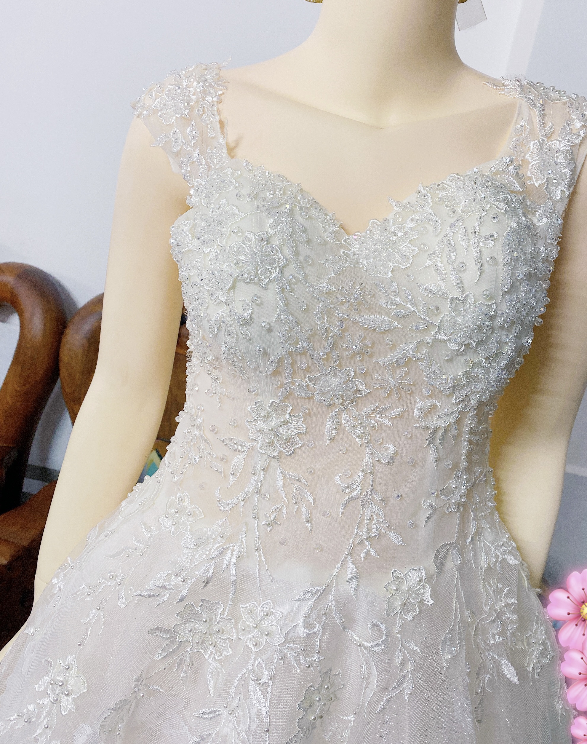 ️Đầm Cưới Cô Dâu Đính Hoa Trắng Tinh Khôi Cao Cấp️