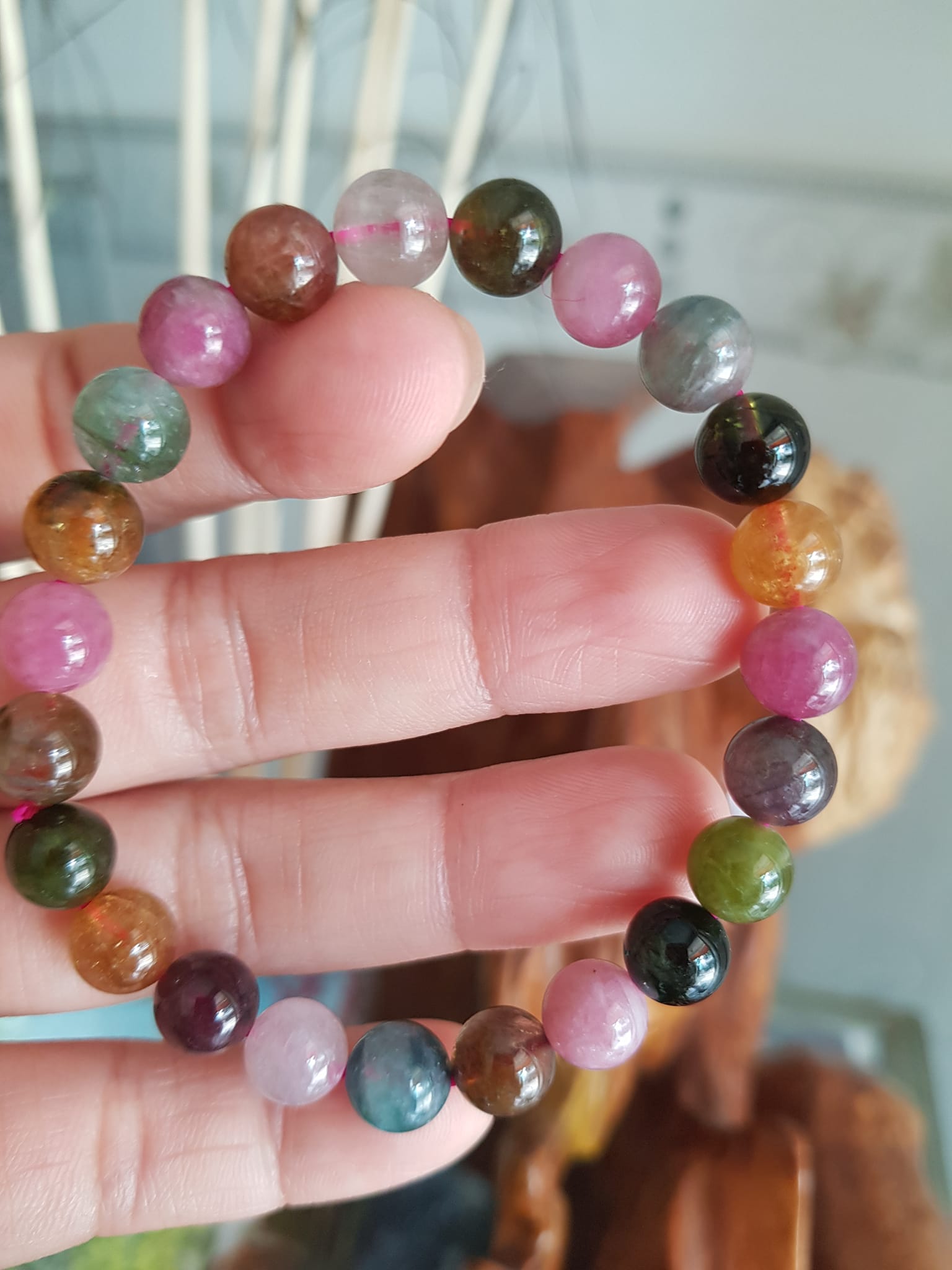 Vòng tay phong thủy đá tourmaline tự nhiên size vòng 8ly bóng mượt đẹp Nữ đeo vòng tay đá tourmaline màu tươi trẻ bóng mượt đem đến sự may mắn, vui tươi, thịnh vượng tài lộc ạ