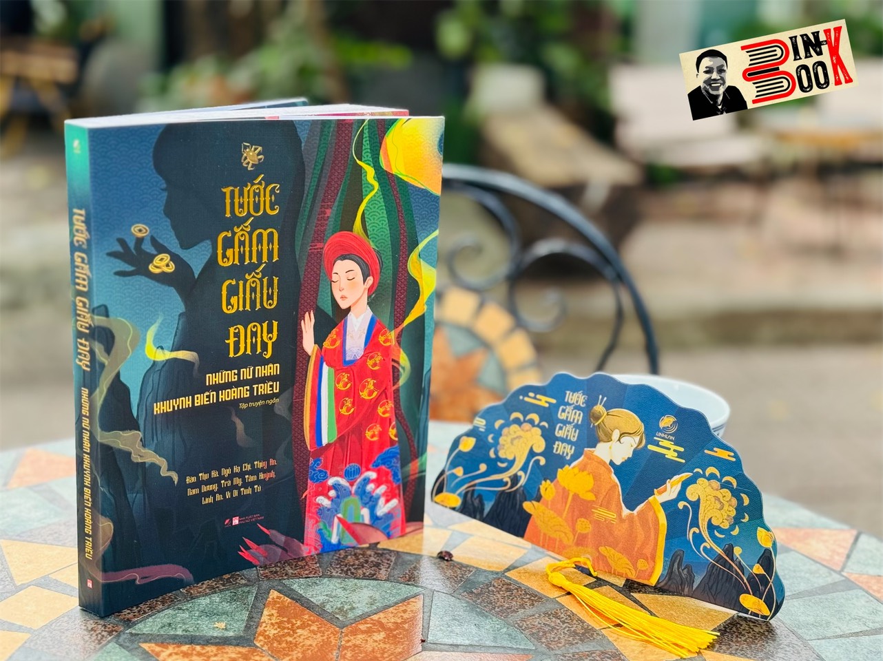 (Tặng bookmark quạt quân vương) (Bìa mềm) TƯỚC GẤM GIẤU ĐAY – Nhiều tác giả – Linh Lan Books