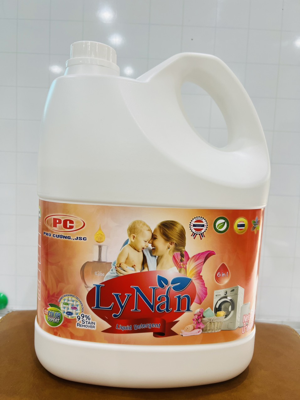 Nước giặt xả đậm đặc LYNAN hương nước hoa can 3.5L Thái Lan