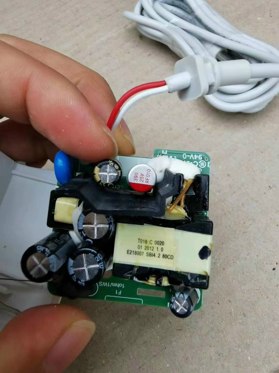 Nguồn 12v 1A chân to cho camera, bộ phát wifi, moden...