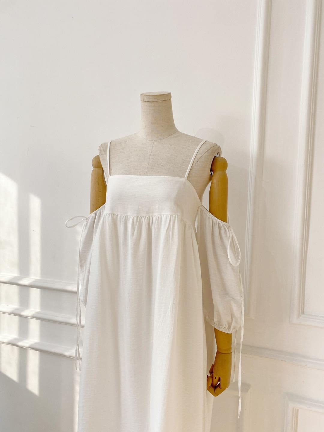 Đầm form suôn 2 dây rớt vai nữ tính, dịu dàng