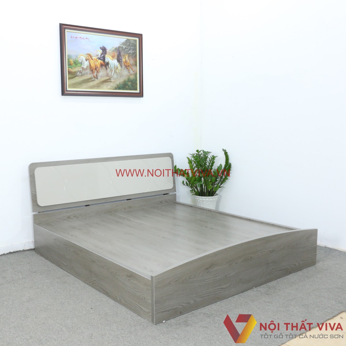Giường Gỗ Công Nghiệp Đẹp Màu Xám Phối Kem Chạm Hoạ Tiết Cao Cấp