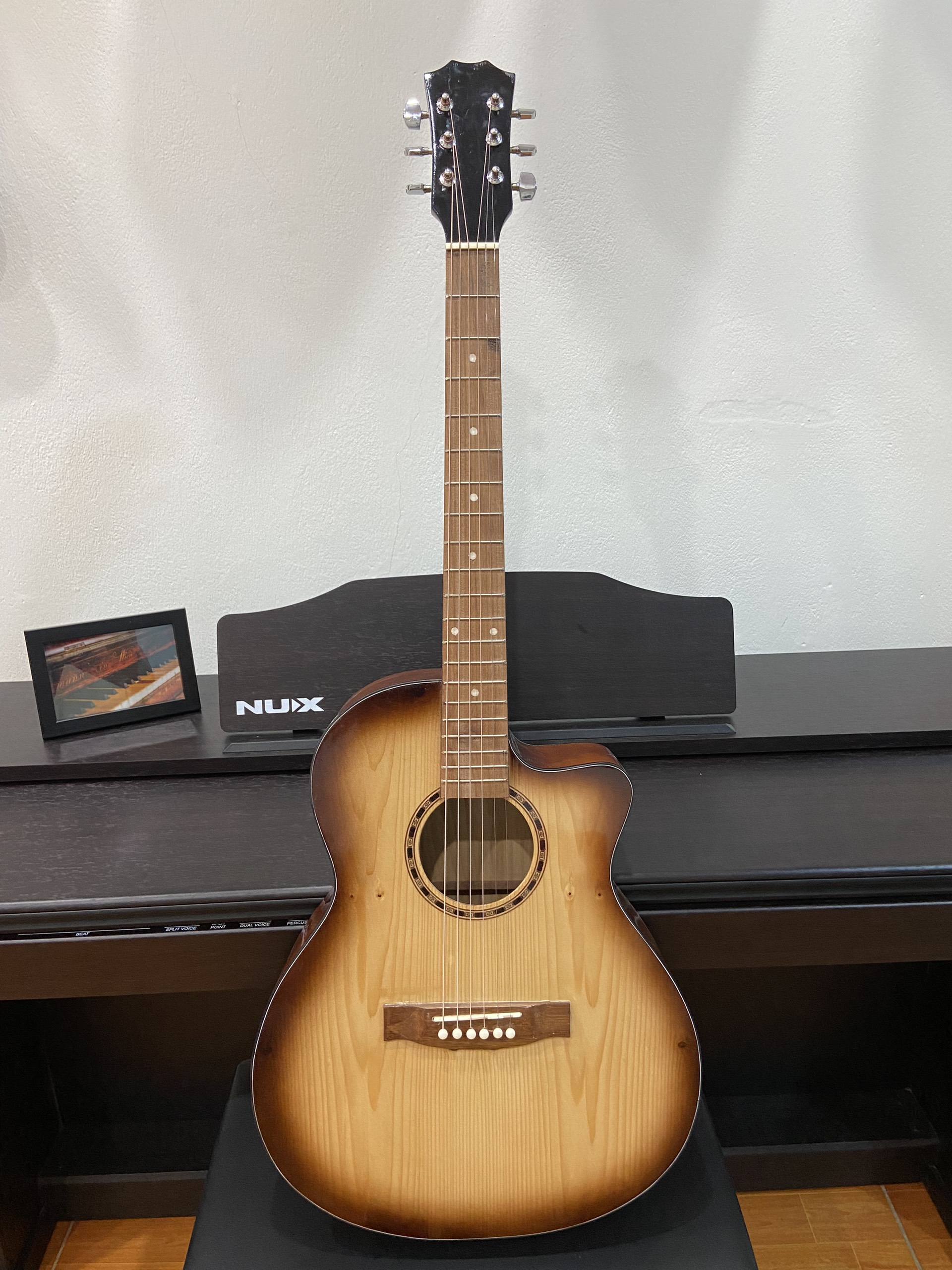 Đàn Guitar Acoustic QT - 02A có ty chỉnh cần