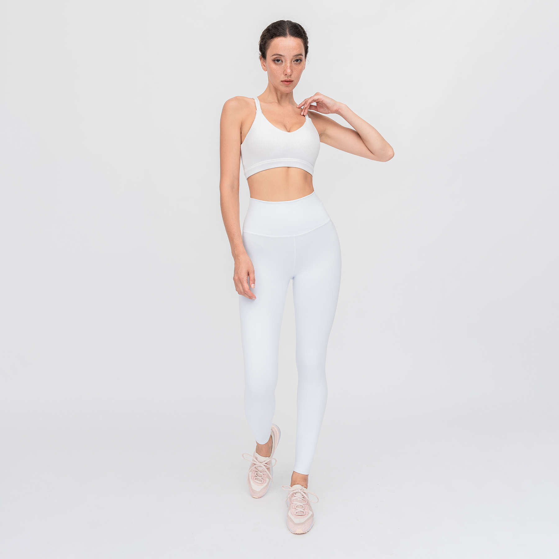 Set Đồ Tập Yoga Gym Luxury Hibi Sports H153 Áo 2 Dây Lưng Tam Giác, màu Trắng và Đen, Kèm Mút Ngực, Chất Vải Rib kết hợp Hi-Fabric