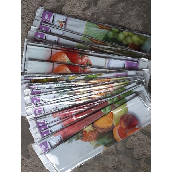 Tranh dán bếp chống dầu bám dính chịu nhiệt tốt