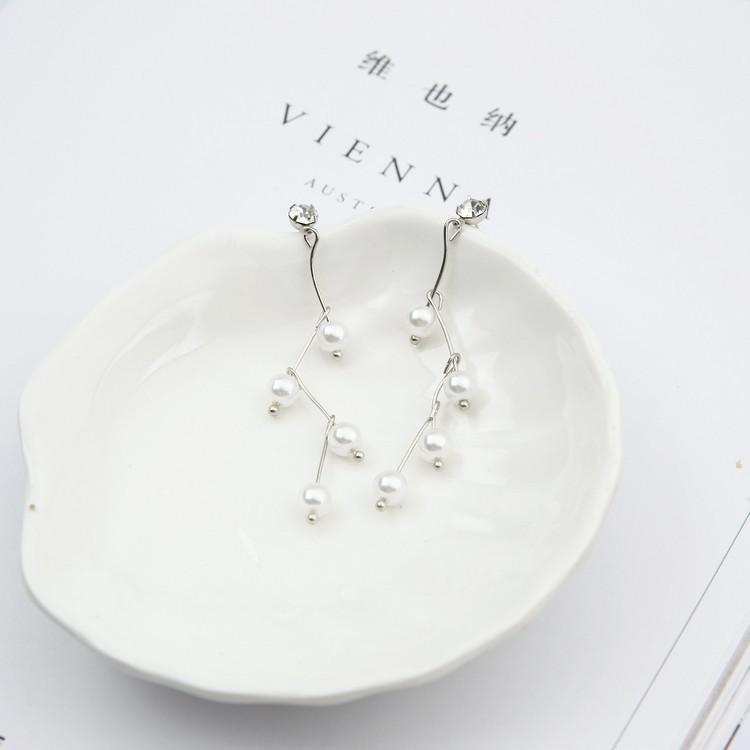 Khuyên tai chuỗi ngọc lượn sóng