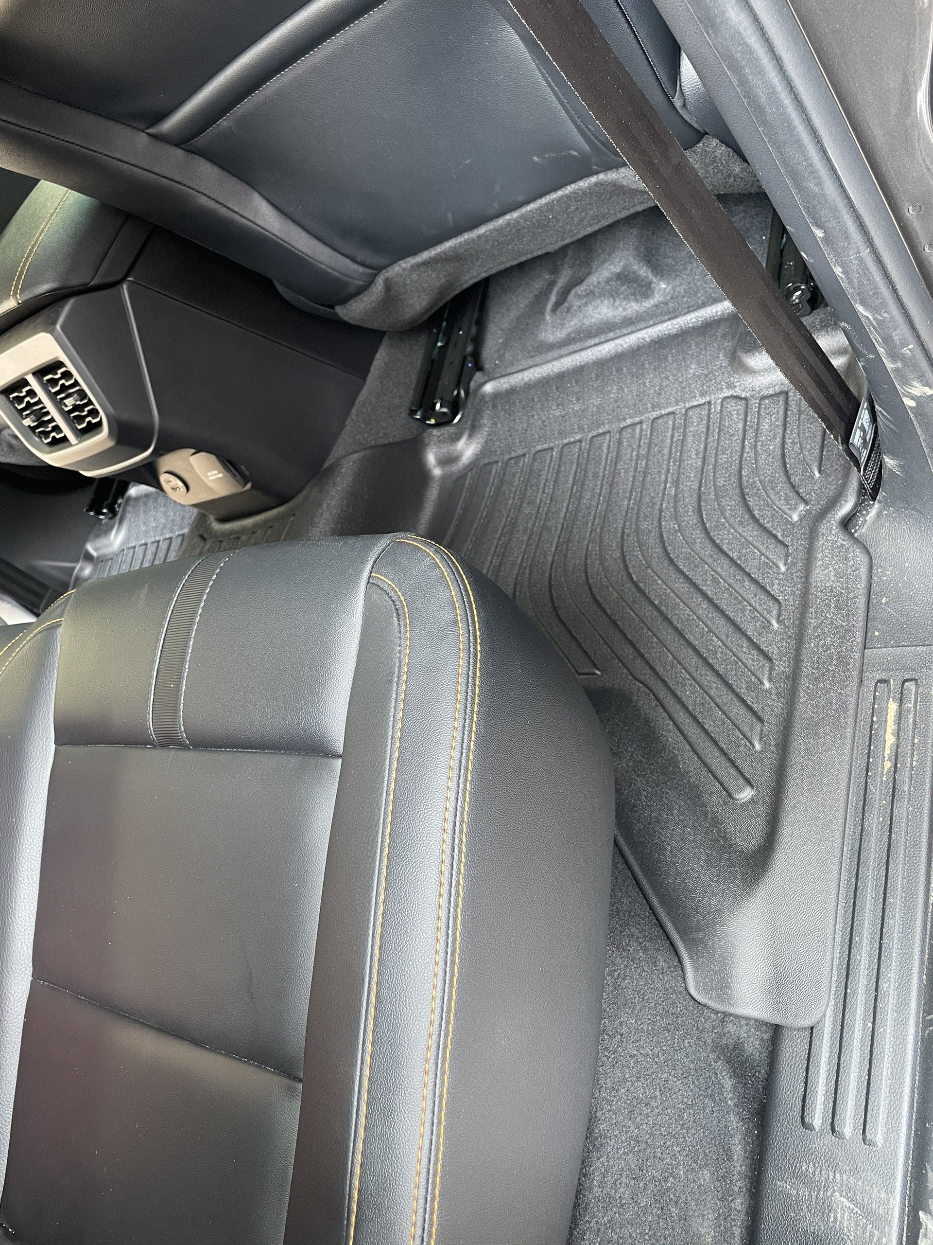Thảm lót sàn xe ô tô Ford Ranger/ Ford Raptor 2022 + Nhãn hiệu Macsim chất liệu nhựa TPE cao cấp màu đen