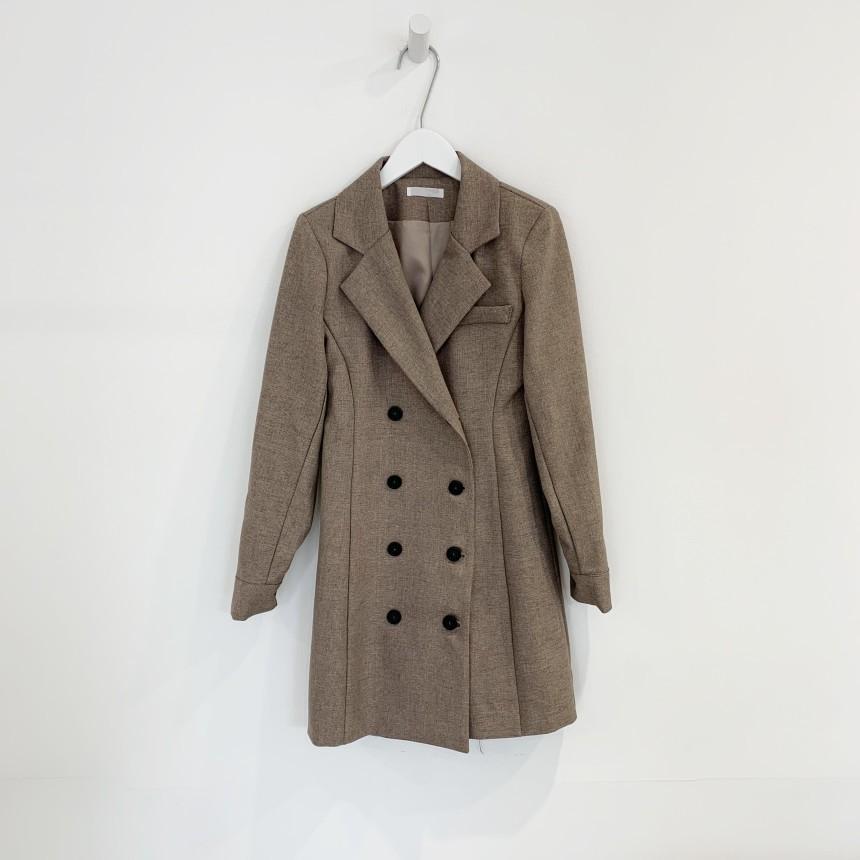 Đầm vest nữ được thiết kế kiểu đầm vest sang trọng - thanh lịch với form đầm chuẩn có thể dùng để khoác
