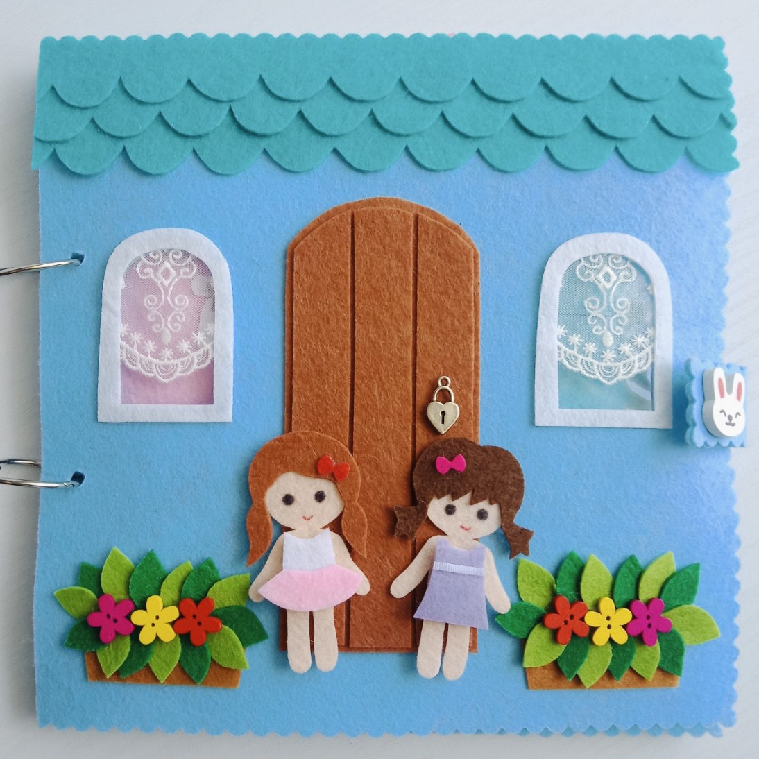 Đồ Chơi Sách Vải Nhà Búp Bê ĐÔI BẠN THÂN - Sách vải handmade cho bé